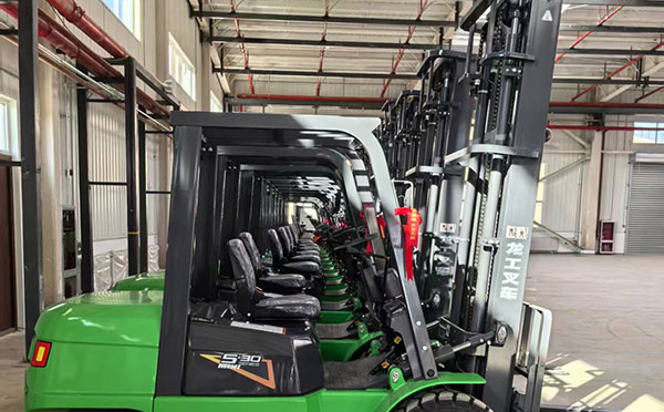 不同工况如何匹配金昌叉车？从仓储到物流的解决方案