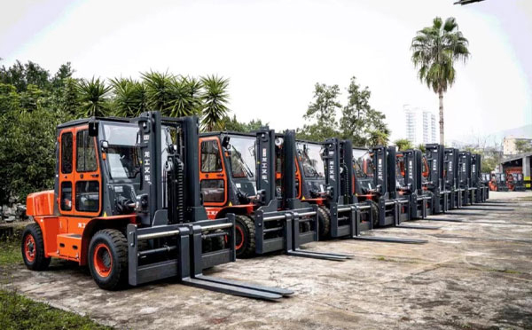 现代物流与仓储作业中的核心装备：金昌叉车的技术演进与应用价值
